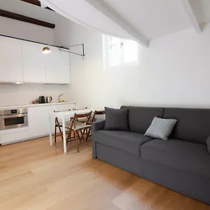 https://santandrea-cozy-apartment.italymilanhotels.net
